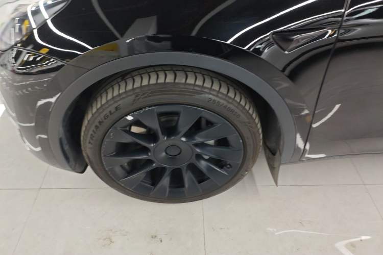 Used Tesla Model Y 2023 Long-Range All-Wheel-Drive Version