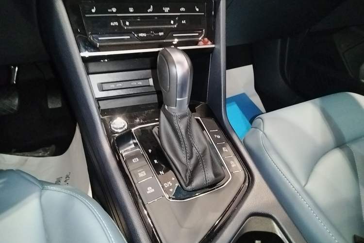 Used Volkswagen Tharu 2024 300TSI Two-Wheel-Drive Moon Luxury Edition
