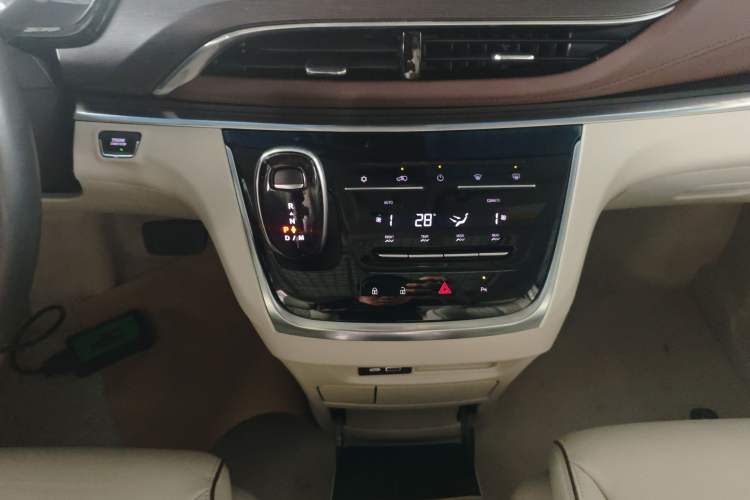 Used Buick GL8 2021 Land Cruiser Executive Class 652T Luxury Model