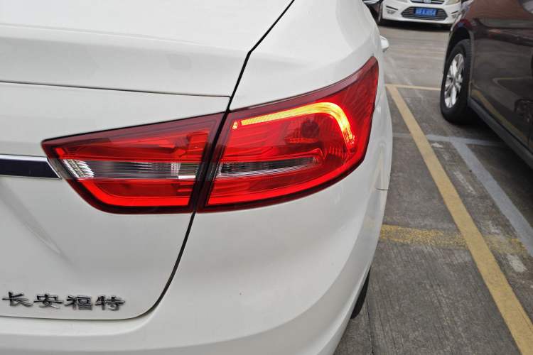 Used Ford Escort 2015 1.5L Automatic Fashion Model