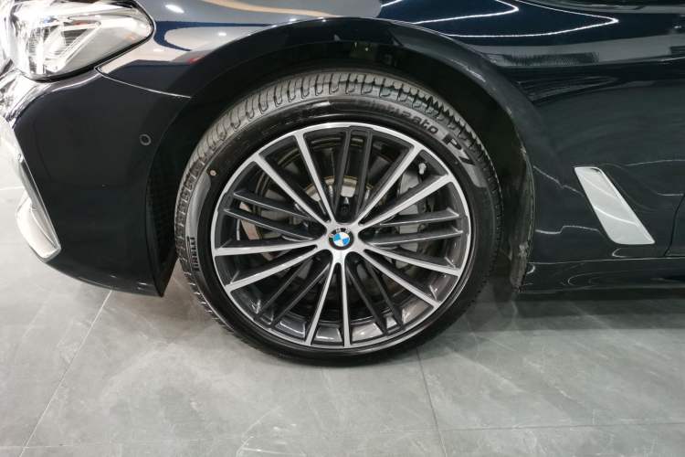 Used BMW 5 Series 2021 Facelifted 530Li Leading Edition M Sport Package
