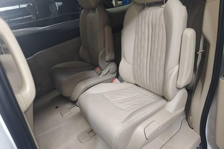 Used Buick GL8 2023 Facelifted Land Cruiser Executive Luxury Version