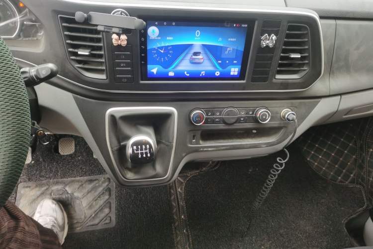 Used SAIC MAXUS Xintu V80 2021 2.0T Manual Classic Aoyuntong Short Wheelbase Mid-Roof 5/6-Seater