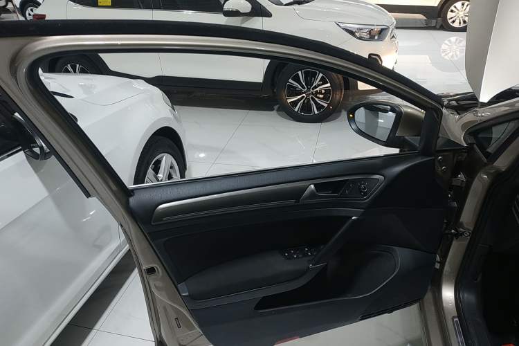 Used Volkswagen Golf 2016 1.6L Automatic Comfort Model
