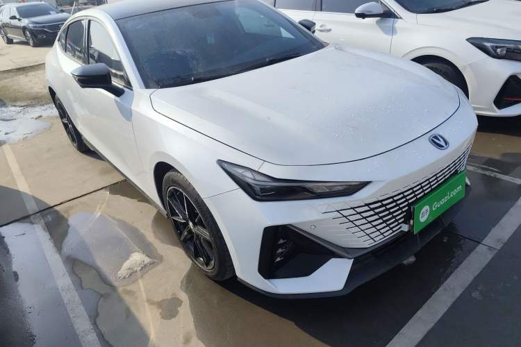 Used Changan UNI-V 2022 1.5T Prestige Version