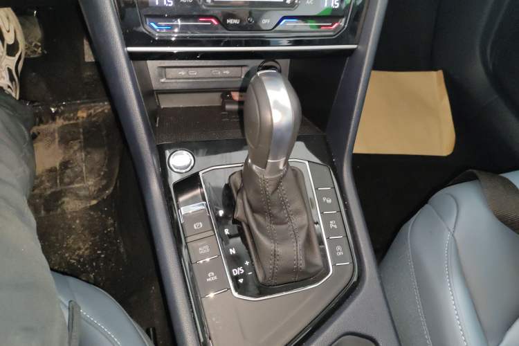 Used Volkswagen Tharu 2024 300TSI Two-Wheel-Drive Moon Luxury Edition
