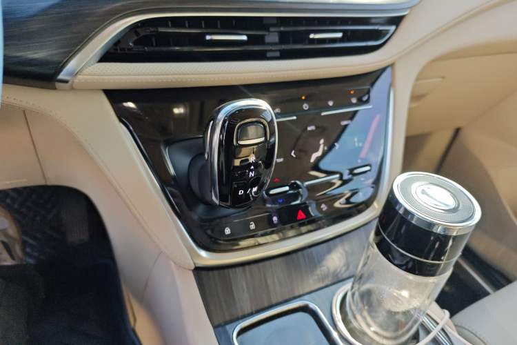 Used Buick GL8 2022 ES Landtrek 653T Luxury Edition
