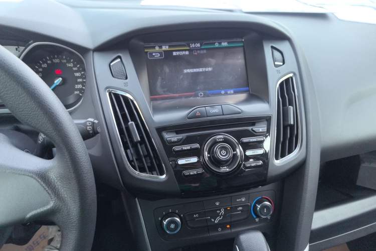 Used Ford Focus 2015 Hatchback 1.6L Automatic Comfort Model
