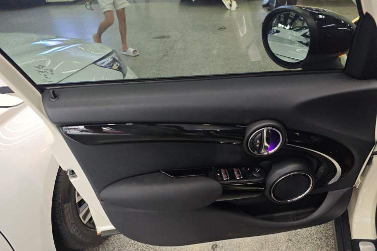 Used  MINI 2019 2.0T COOPER S Artist Five-Door Edition
