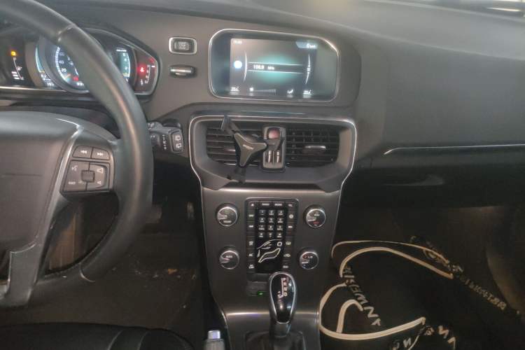 Used Volvo V40 2016 T3 Zhiyi Edition