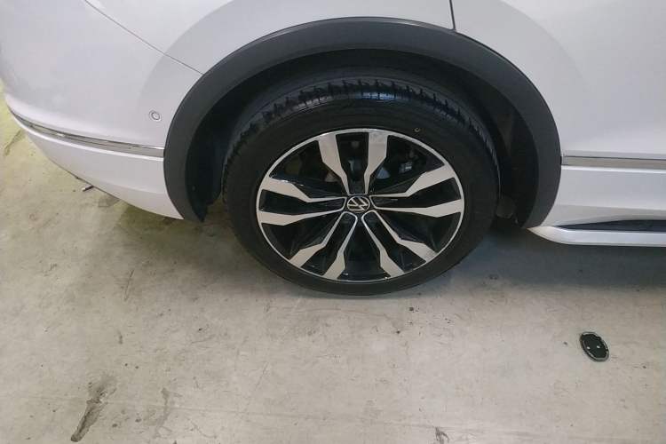 Used Volkswagen Tiguan L 2021 330TSI Automatic Two-Wheel Drive R-Line Enhanced Edition
