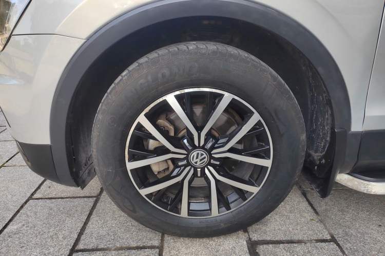 Used Volkswagen Tiguan L 2017 330TSI Automatic Two-Wheel Drive Luxury Edition
