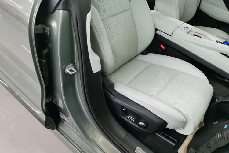 Used Zeekr 001 2025 WE Edition 95 kWh All-Wheel Drive
