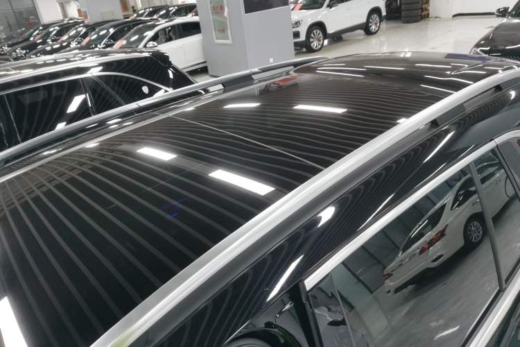 Used Mercedes-Benz GLC 2023 GLC 260 L 4MATIC Luxury Model 5 Seats
