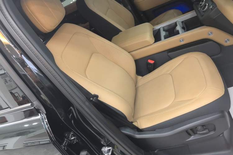 Used Land Rover Defender 2025 110 3.0T P400 – Dynamic HSE
