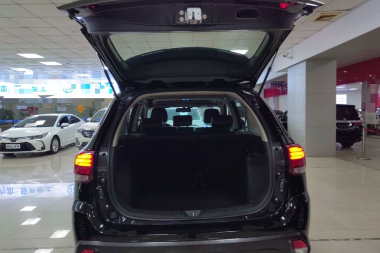 Used Mitsubishi Outlander 2018 2.0L Two-Wheel Drive Glory Edition 5 Seats