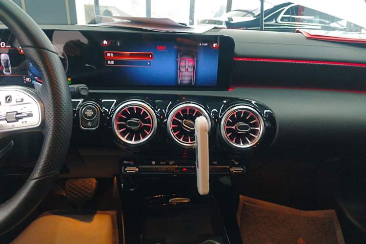 Used Mercedes-Benz A-Class 2022 Revised Version A 200 L Sport Sedan Fashionable Style