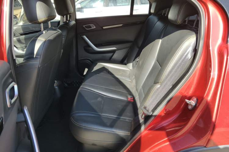 Used Dongfeng Aeolus AX4 2017 1.6L DCT Trendy Style
