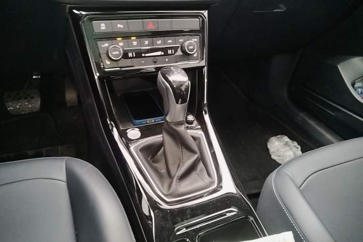 Used Volkswagen Tharu 2025 NewRui 300TSI Prestige Edition