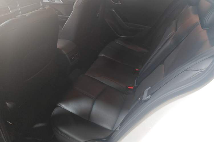 Used Mazda Mazda 3 Axela 2019 Cloud-Controlled Sedan 1.5L Automatic Luxury Model China VI Standard
