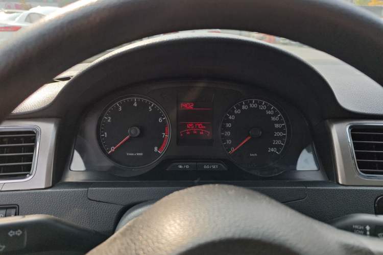 Used Volkswagen Santana 2015 1.6L Manual Comfort Edition
