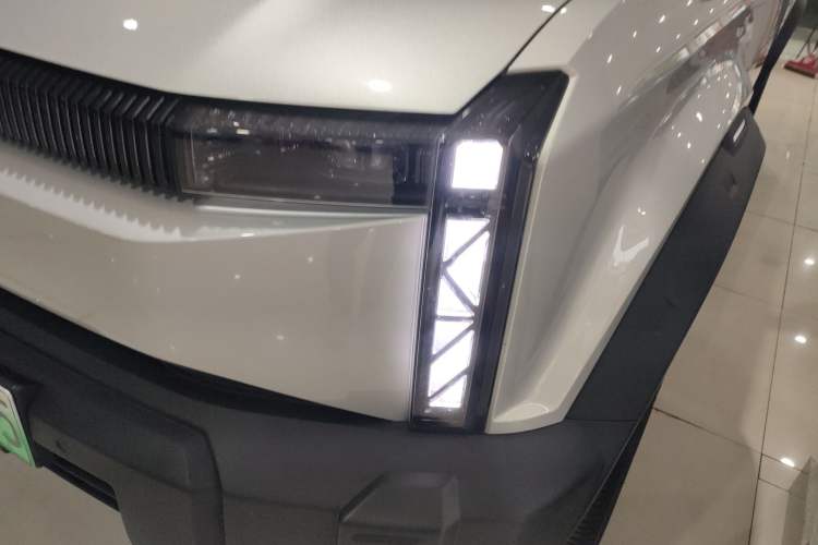 Used  03 2024 401km Range Two-Wheel Drive Coffee Entrepreneur Edition