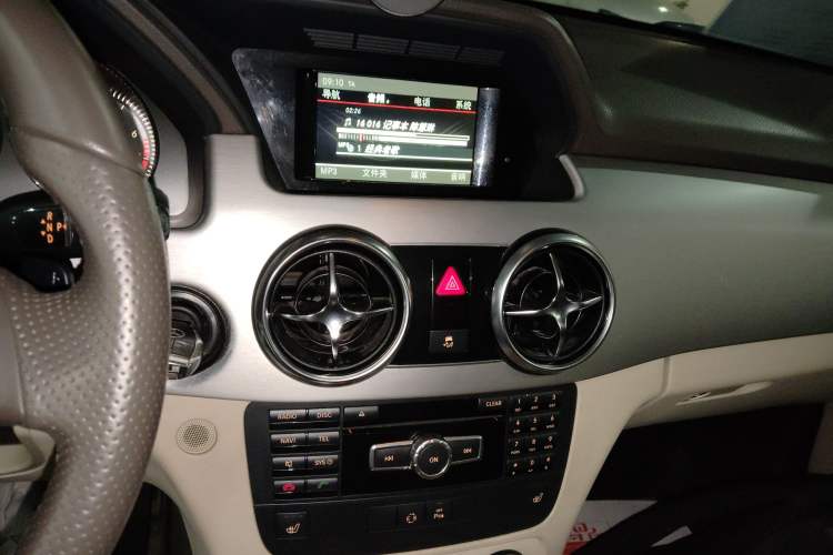 Used Mercedes-Benz GLK-Class 2013 GLK 300 4MATIC Dynamic Sunroof Model