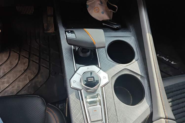 Used Changan UNI-V 2022 1.5T Prestige Version
