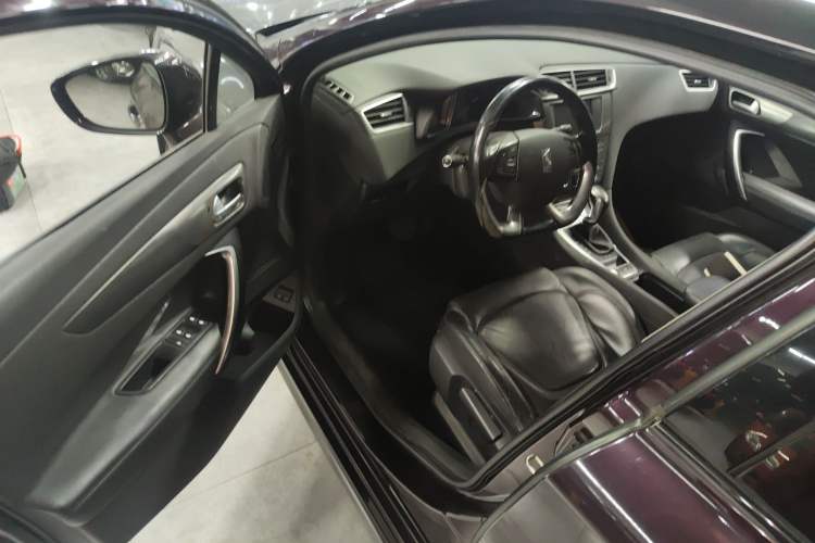 Used DS 5LS 2014 1.6T Elegant Version THP160