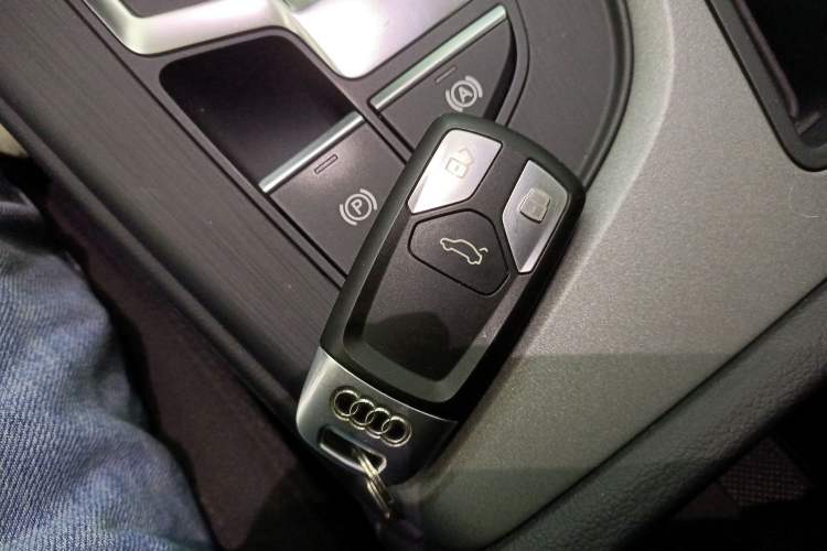 Used Audi A4L 2018 30th Anniversary Edition 30 TFSI Ambition Model