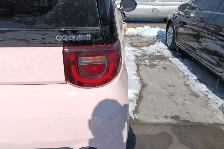 Used Chery QQ Ice Cream 2022 170km Sundae Phosphate Lithium-Ion