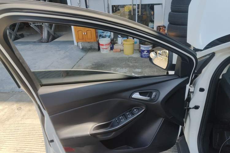 Used Ford Focus 2015 Hatchback 1.6L Automatic Fashion Edition
