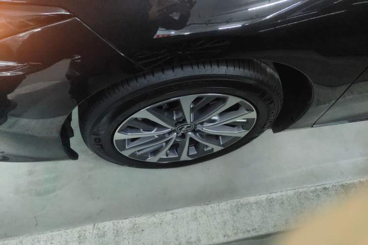 Used Lexus ES 2025 300h Deluxe Edition