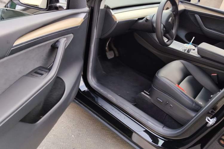 Used Tesla Model Y 2022 Rear-Wheel-Drive Version
