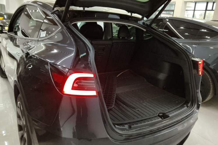 Used Tesla Model Y 2024 Long-Range All-Wheel-Drive Version