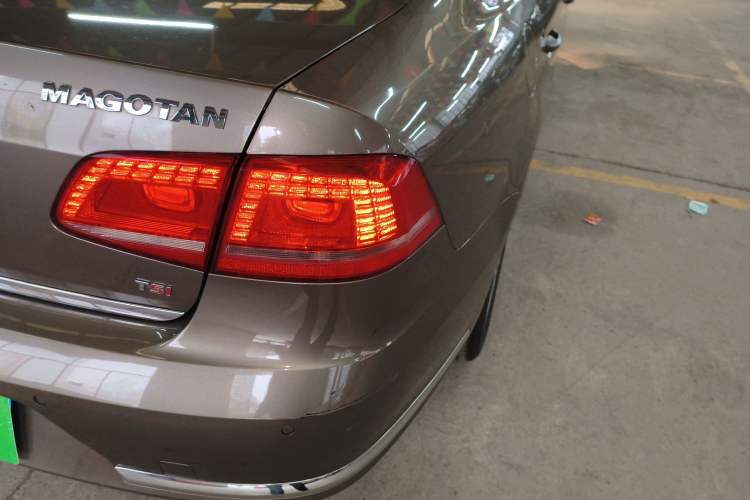 Used Volkswagen Magotan 2015 Facelift 1.8TSI Luxury Model
