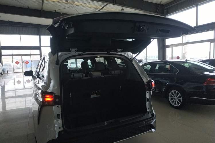 Used Toyota Granvia 2024 2.5L Hybrid Comfort Edition
