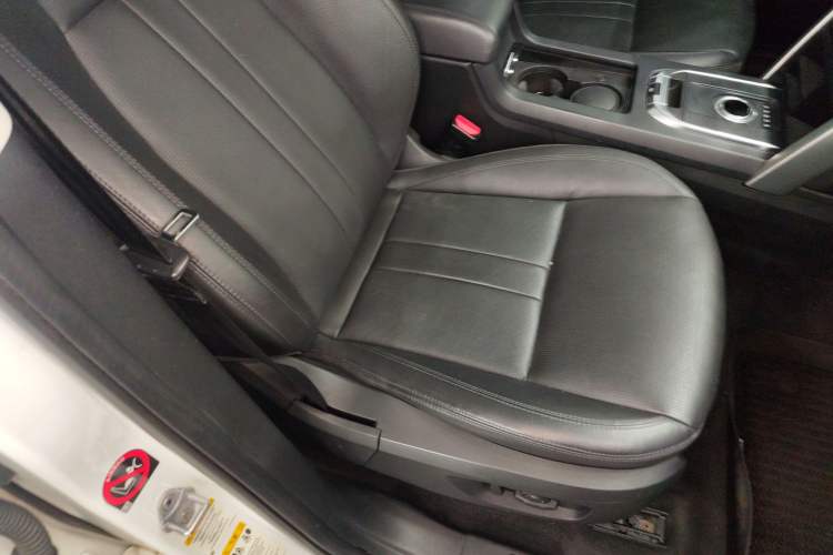 Used Land Rover Discovery Sport 2018 240 PS SE Version