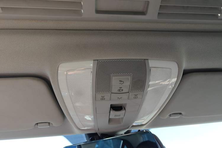 Used Mercedes-Benz C-Class 2013 C 180 Classic Grand Edition
