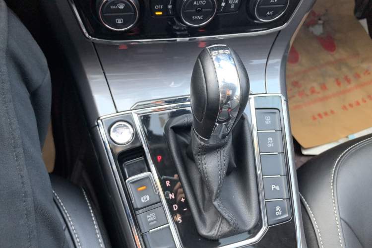 Used Volkswagen Passat 2017 330TSI DSG Luxury Edition
