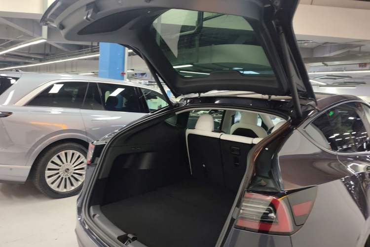 Used Tesla Model Y 2022 Rear-Wheel-Drive Version