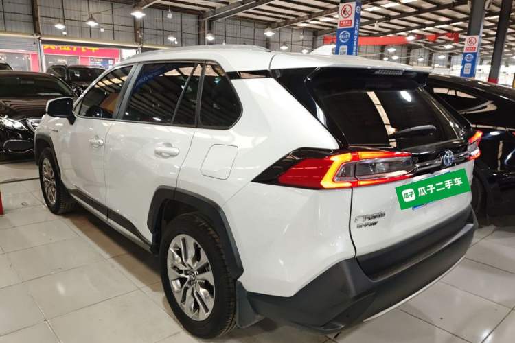 Used Toyota Wildlander 2022 Dual-Motor 2.5L E-CVT 4x4 Luxury PLUS Edition
