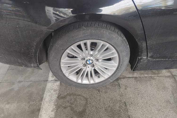 Used BMW 5 Series 2014 525Li Leading Model
