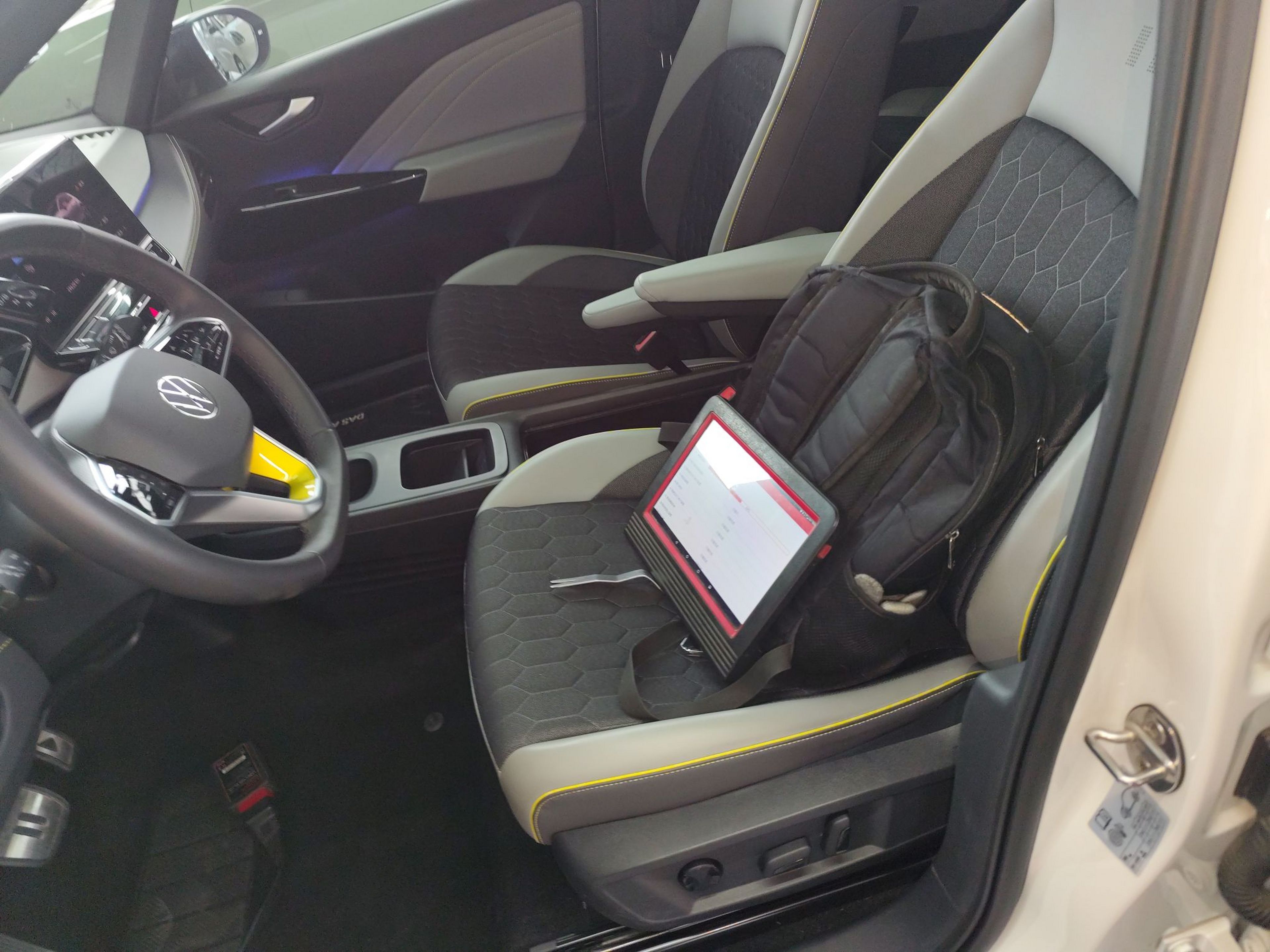 Переднее сиденье в автомобиле