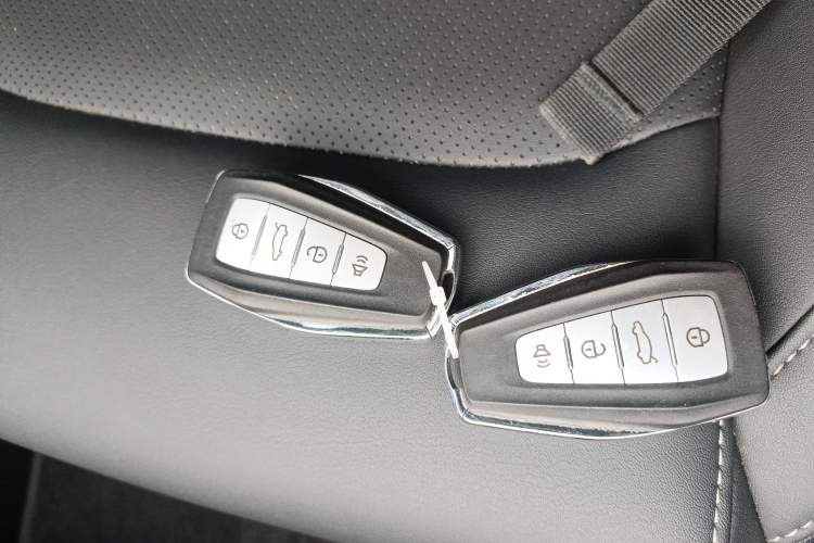 Used Geely Auto Emgrand 2019 Leading Edition 1.5L Manual Fashion Model China VI Standard
