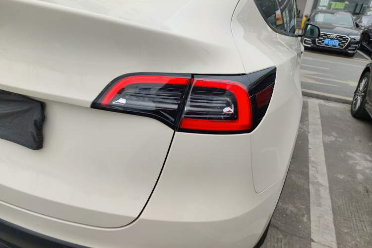 Used Tesla Model Y 2021 Long-Range All-Wheel-Drive Version 3D7