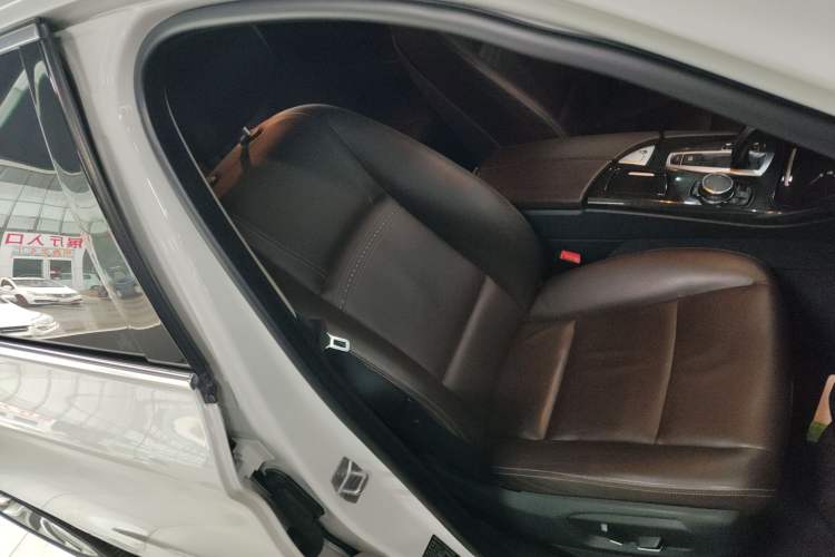 Used BMW 5 Series 2014 525Li Luxury Design Package
