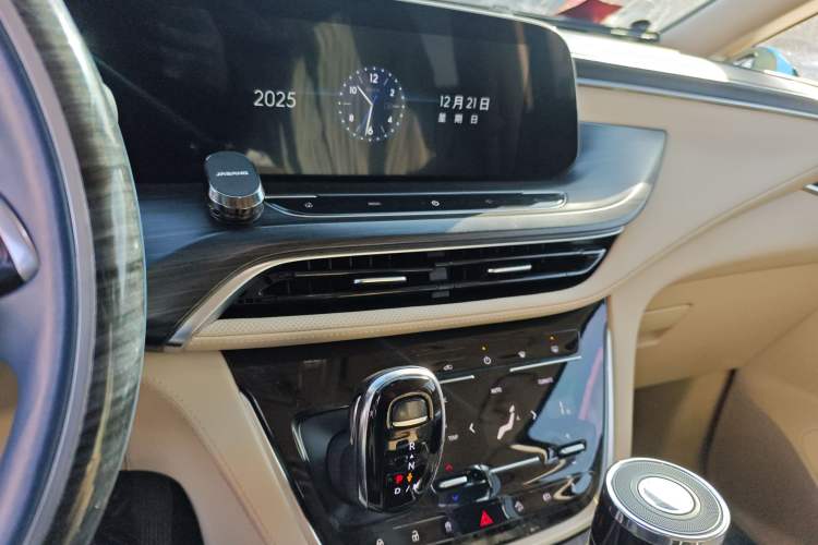 Used Buick GL8 2022 ES Landtrek 653T Luxury Edition
