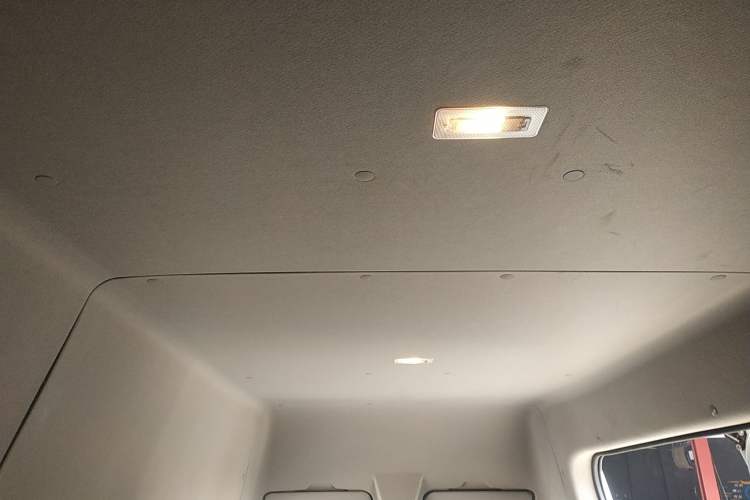 Used JMC Fushun 2022 2.0T Manual Multi-Function Passenger Vehicle Mid-Range High Roof 6-7 Seats