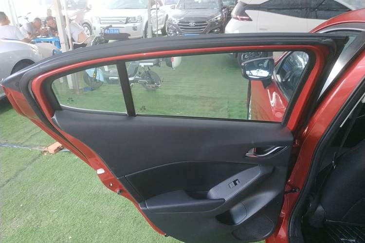 Used Mazda Mazda 3 Axela 2016 Sedan 1.5L Automatic Luxury Model
